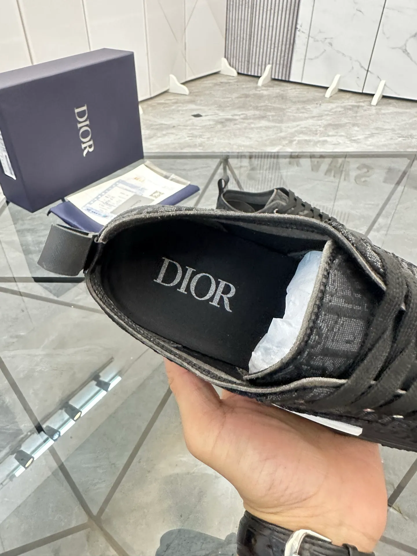Selling men's shoes 💰: 💰P420¥ Product trademark: Dio* "Dior*" low-top casual shoes Regular size: 36-45 (can be customized to 46) Couple style B23 Product materials: Upper imported original fabric, breathable lining, original outsole. No.: 007